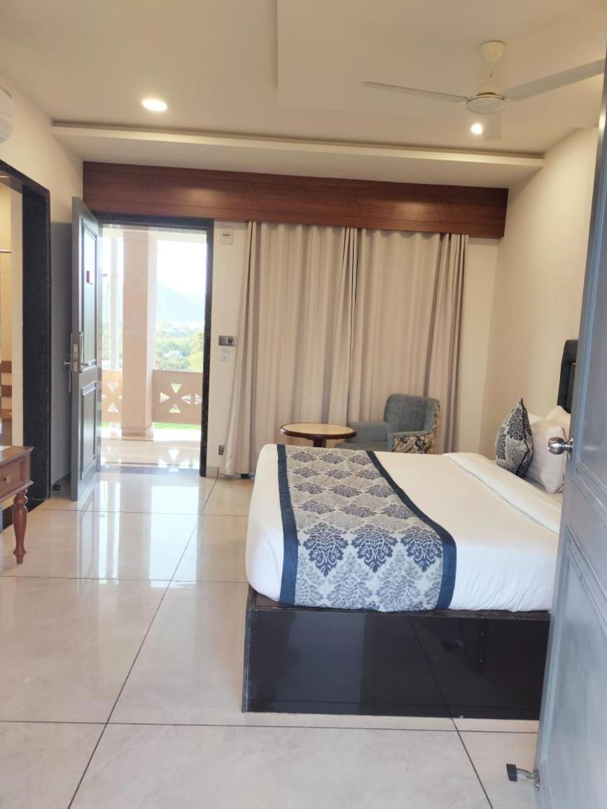 Hotel Traavista Aravali Mahal Udajpur Exteriér fotografie